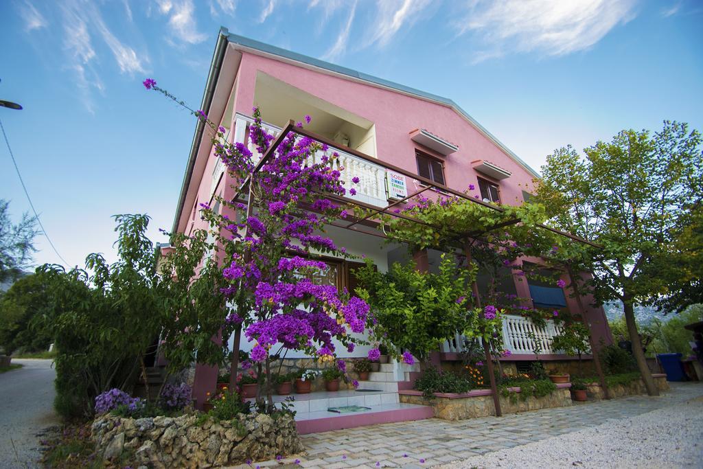 Apartments Zile 스타리그라드 파클레니차 외부 사진