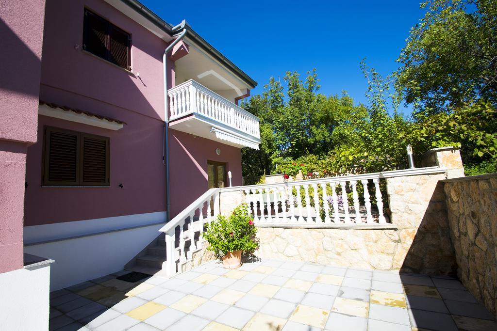 Apartments Zile 스타리그라드 파클레니차 외부 사진