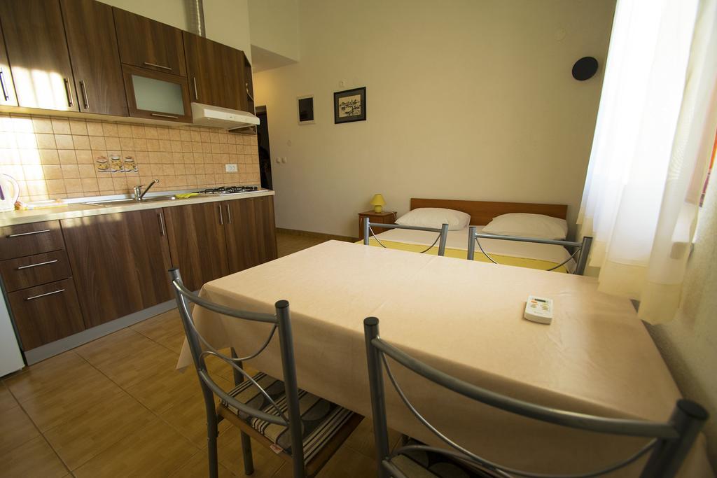 Apartments Zile 스타리그라드 파클레니차 객실 사진
