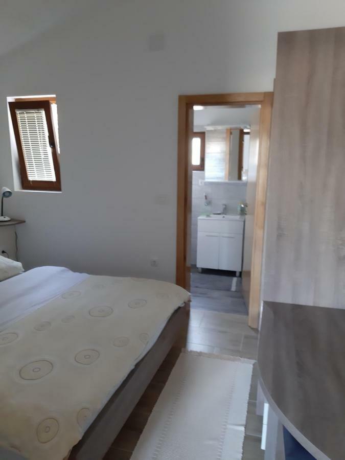 Apartments Zile 스타리그라드 파클레니차 외부 사진