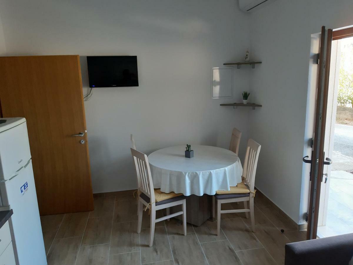 Apartments Zile 스타리그라드 파클레니차 외부 사진