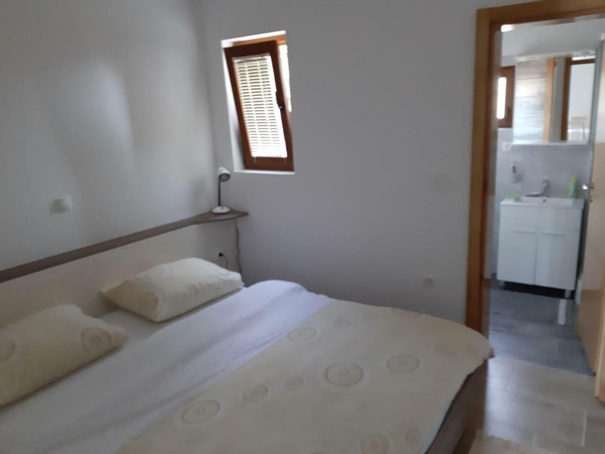Apartments Zile 스타리그라드 파클레니차 외부 사진