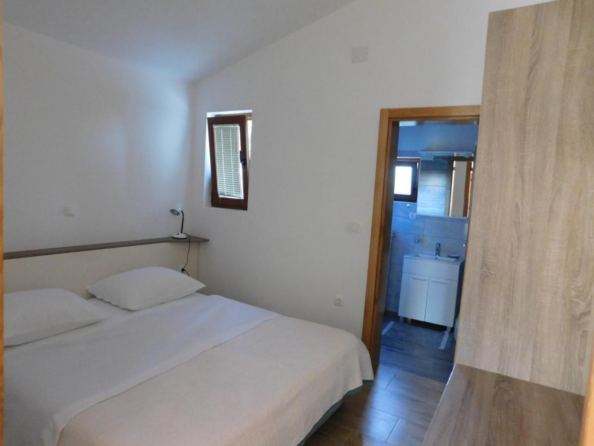 Apartments Zile 스타리그라드 파클레니차 외부 사진