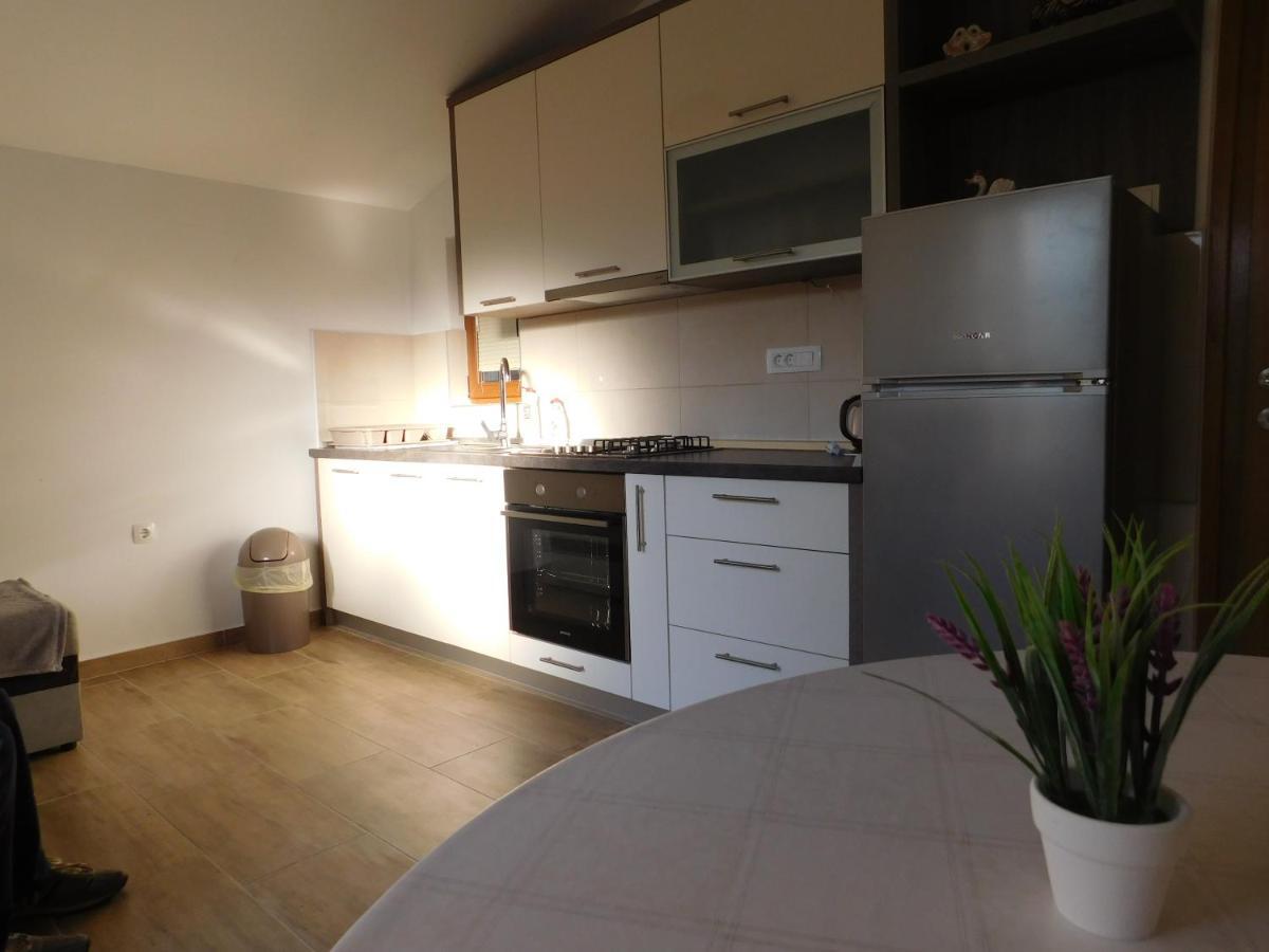 Apartments Zile 스타리그라드 파클레니차 외부 사진